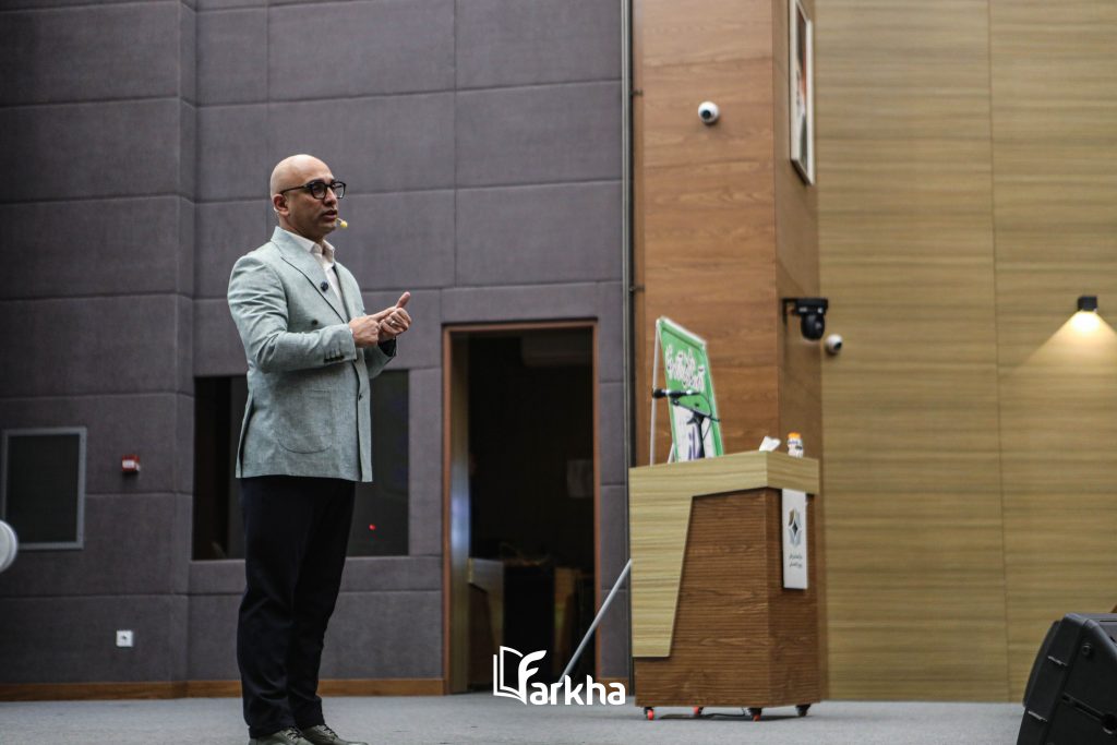 سخنرانی استاد قیومی در همایش دانش‌آموزی آموزشگاه فرخا و گروه آموزشی ماز در اراک