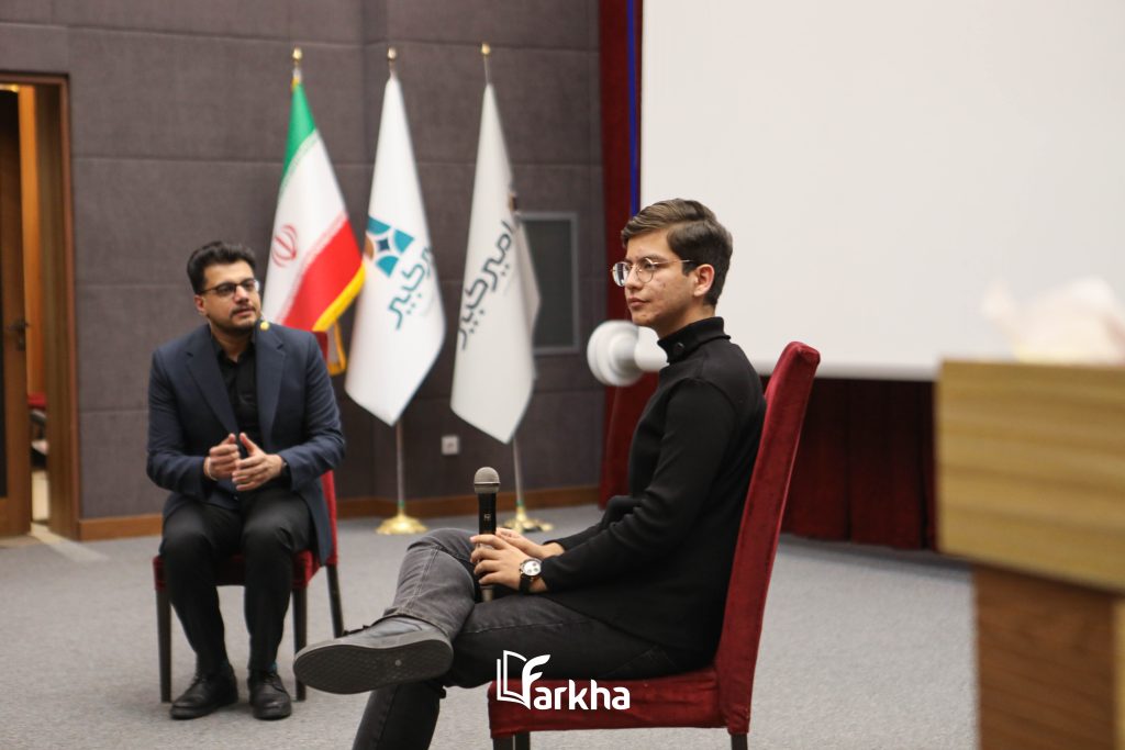 مصاحبه با آیدین منفرد درهمایش دانش‌آموزی آموزشگاه فرخا و گروه آموزشی ماز در اراک